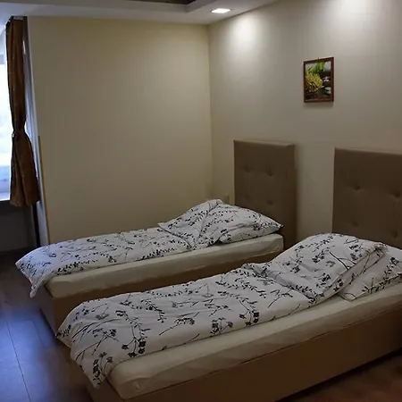 Metropol Panzio * ديبريتْسين