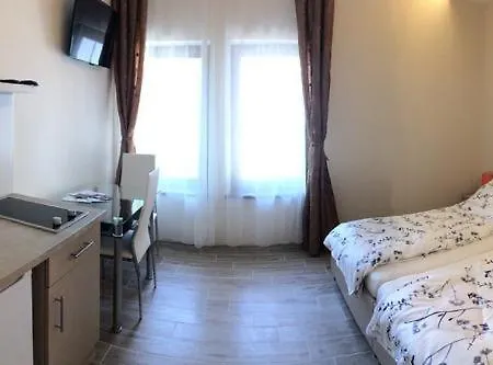 بيت ضيافة Metropol Panzio ديبريتْسين