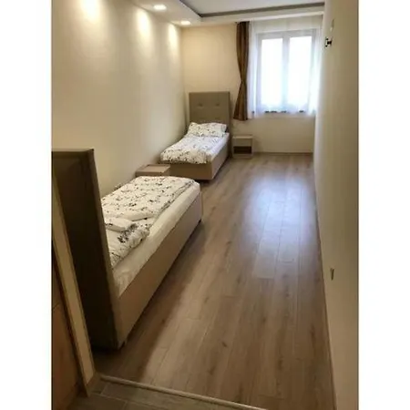 Metropol Panzio بيت ضيافة