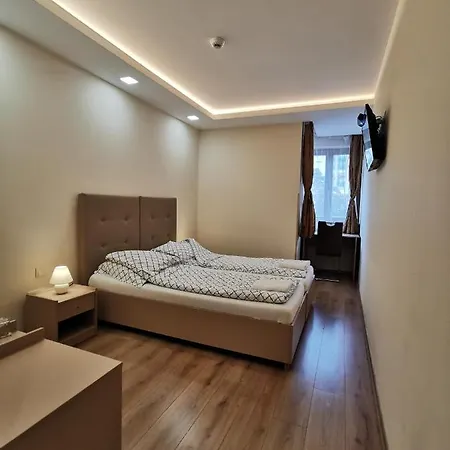 Metropol Panzio بيت ضيافة ديبريتْسين