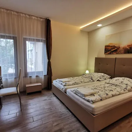 بيت ضيافة Metropol Panzio