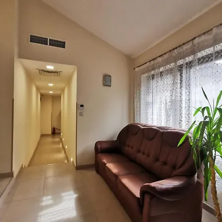 Metropol Panzio بيت ضيافة ديبريتْسين