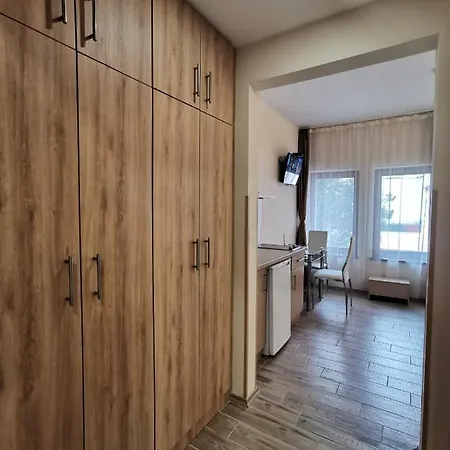 Metropol Panzio * ديبريتْسين