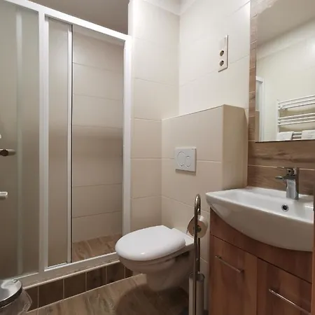 بيت ضيافة Metropol Panzio *