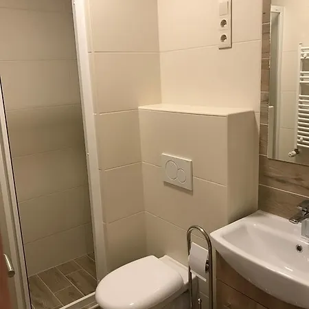 Metropol Panzio * ديبريتْسين