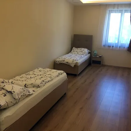 Metropol Panzio بيت ضيافة