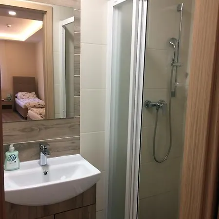 Metropol Panzio * ديبريتْسين