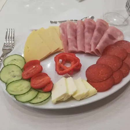 Metropol Panzio بيت ضيافة